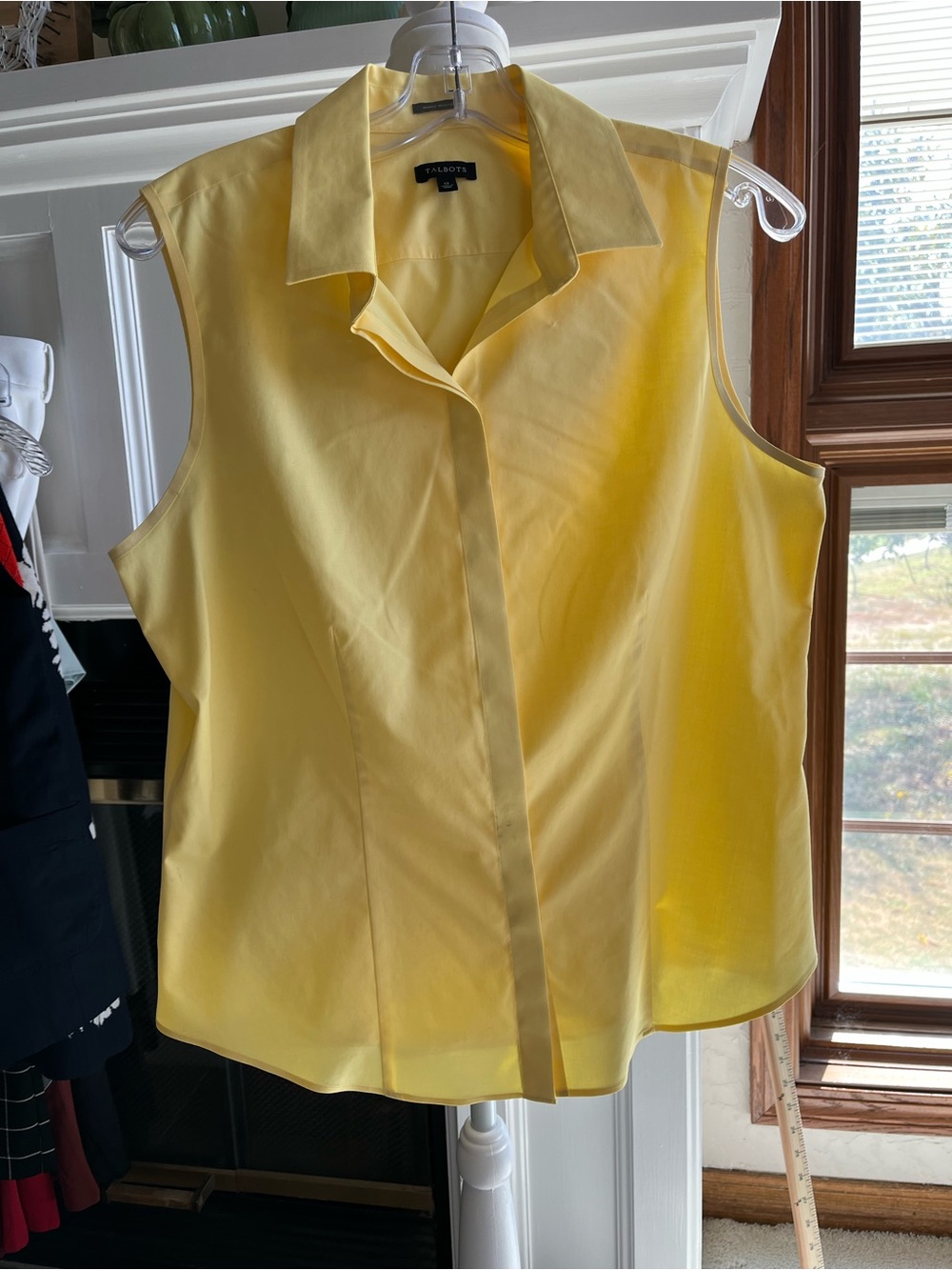 Talbots NWOT Yellow Fitted Sleeveless Button-Down Shirt